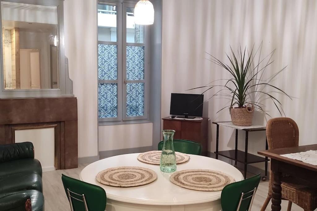 Appartement Cosy A 2 Pas Des Rues Pietonnes Chalon-sur-Saone Exterior photo